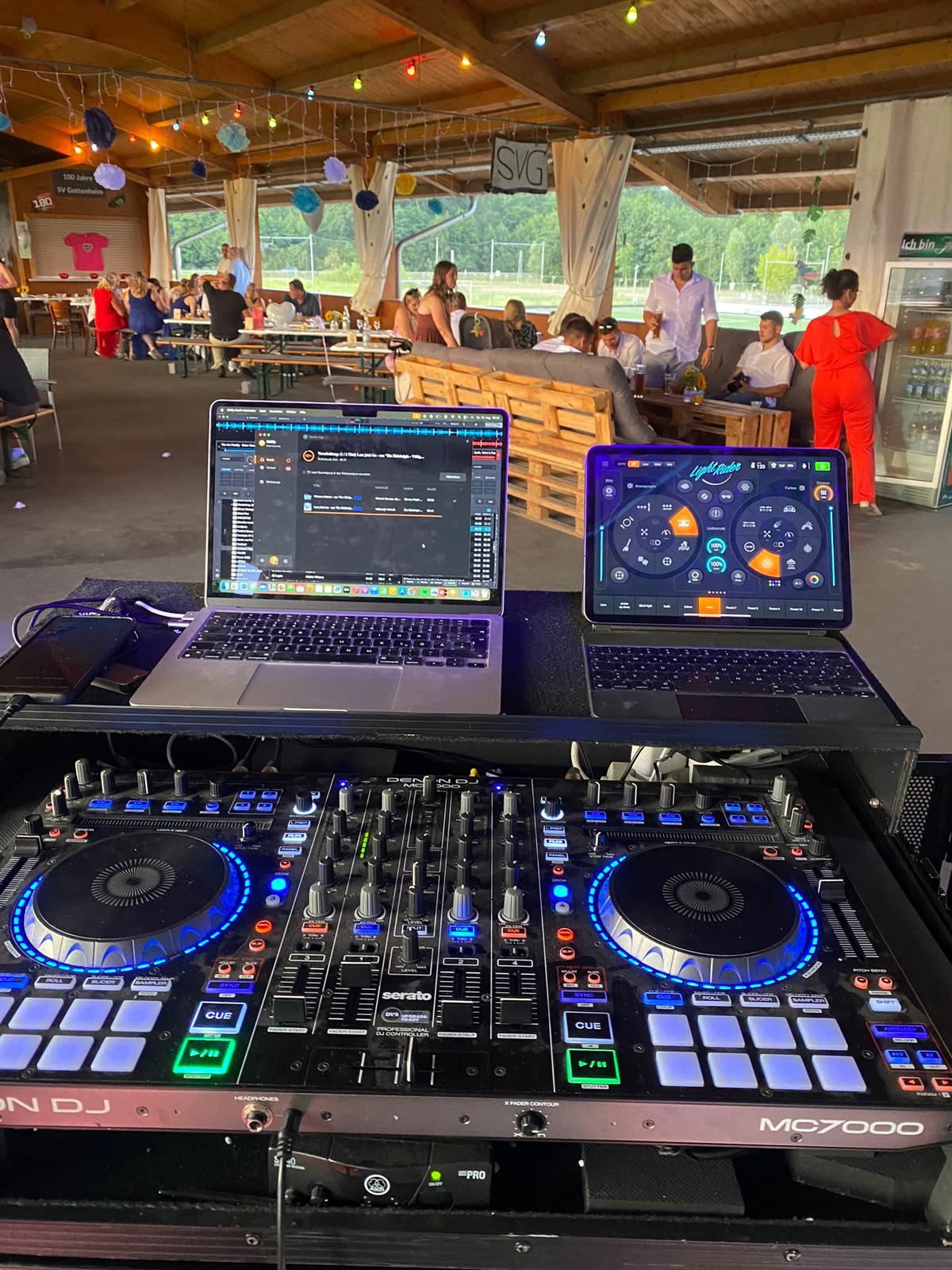 Event-Foto 2 - Tanzende Menschen