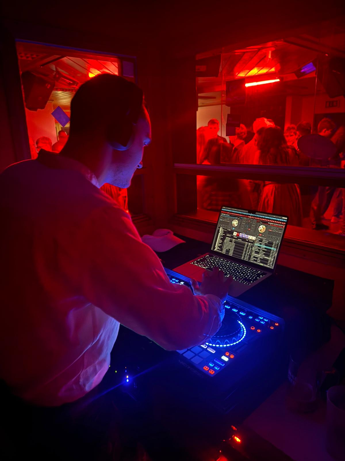 Event-Foto 5 - DJ-Set im Club